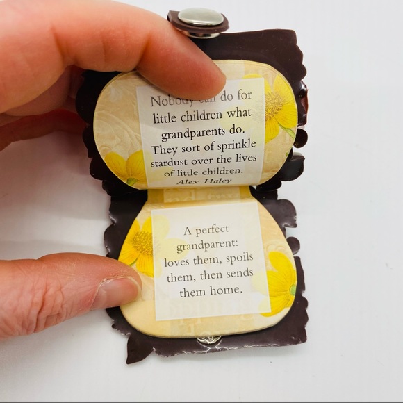 NWT History & Heraldry A Special Grandma Keyring Book - Picture 6 of 7